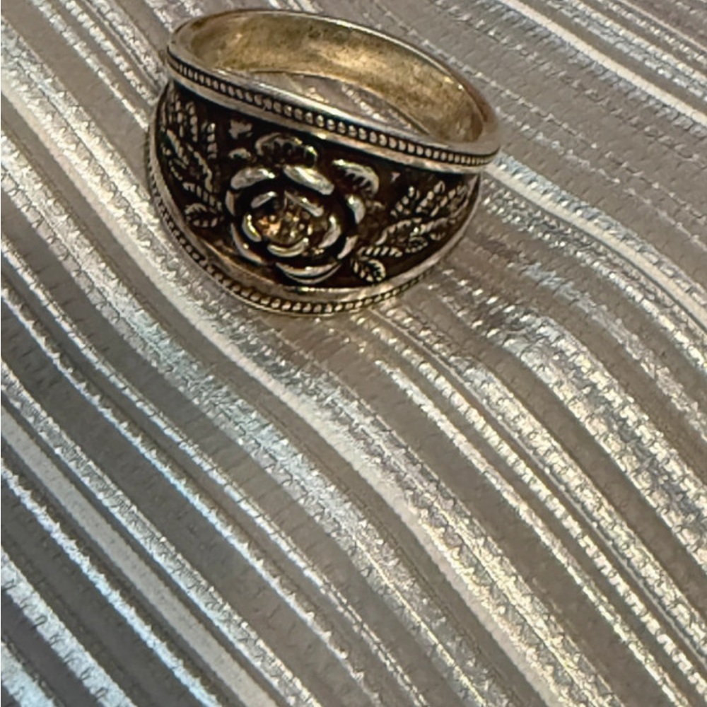 Elegant Silver Rose Ring